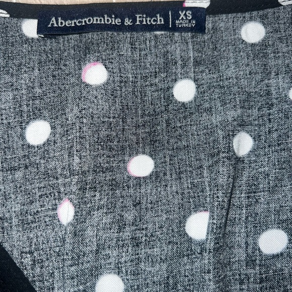 A&F Polk a dot top - Picture 3 of 4